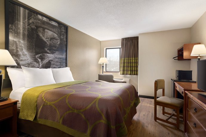 Imagen de la habitación del Hotel Super 8 by Wyndham Ithaca. Foto 5