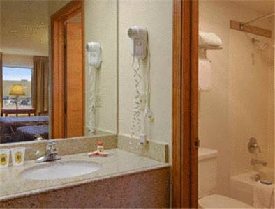 Imagen de la habitación del Hotel Super 8 by Wyndham Jacksonville AR. Foto 4