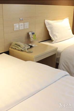 Imagen de los interiores del Hotel Super 8 by Wyndham Jinan Da Ming Hu Dong Men. Foto 17