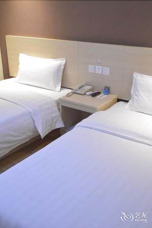 Imagen de la habitación del Hotel Super 8 by Wyndham Jinan Da Ming Hu Dong Men. Foto 9