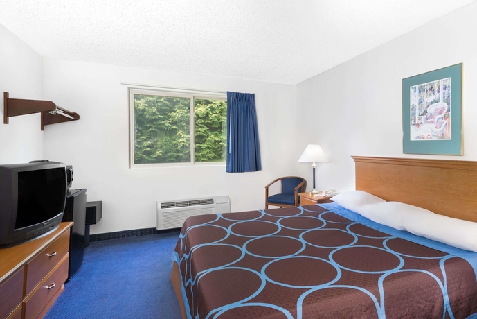 Imagen de la habitación del Hotel Super 8 by Wyndham Kingston. Foto 10