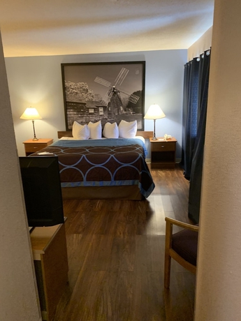 Imagen de la habitación del Hotel Super 8 by Wyndham Kingston, Kingston. Foto 3