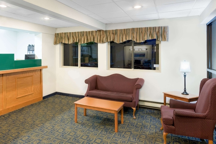 Imagen de los interiores del Hotel Super 8 by Wyndham Kingston, Kingston. Foto 19