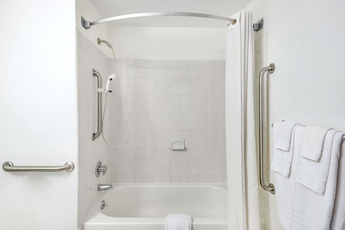 Imagen de la habitación del Hotel Super 8 by Wyndham Kingston, Kingston. Foto 15