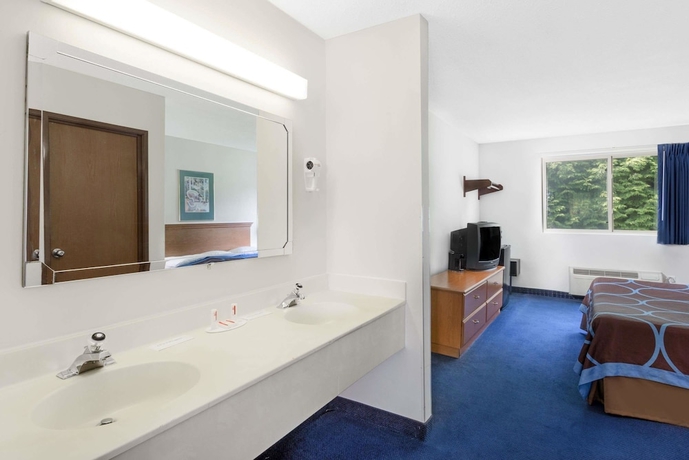Imagen de la habitación del Hotel Super 8 by Wyndham Kingston, Kingston. Foto 16