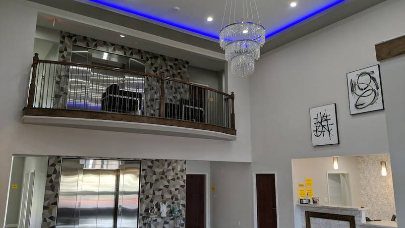 Imagen de los interiores del Hotel Super 8 by Wyndham Kingwood Houston North. Foto 13