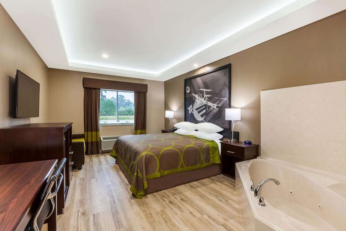 Imagen de la habitación del Hotel Super 8 by Wyndham Kingwood Houston North. Foto 7