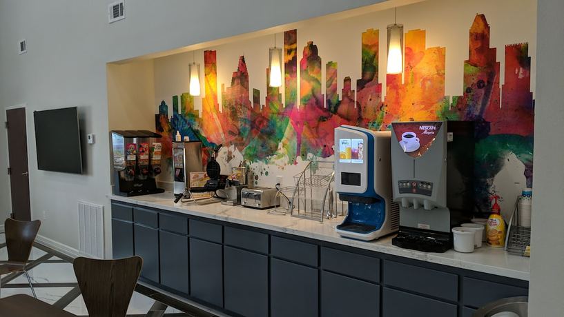 Imagen del bar/restaurante del Hotel Super 8 by Wyndham Kingwood Houston North. Foto 3