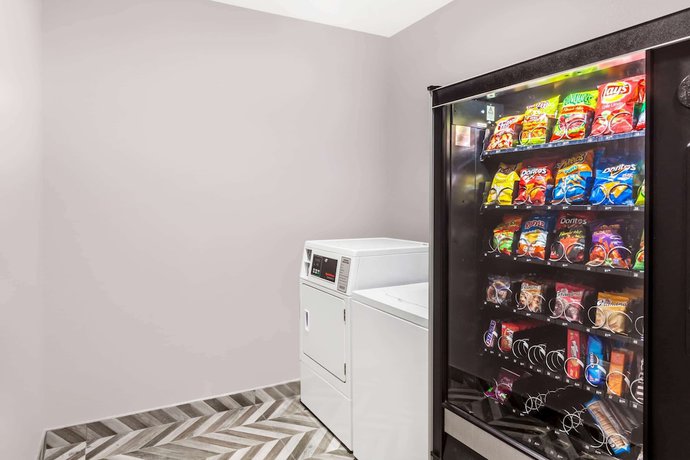 Imagen de los interiores del Hotel Super 8 by Wyndham Kingwood Houston North. Foto 19