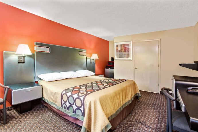 Imagen de la habitación del Hotel Super 8 by Wyndham Kissimmee/Maingate/Orlando Area. Foto 11
