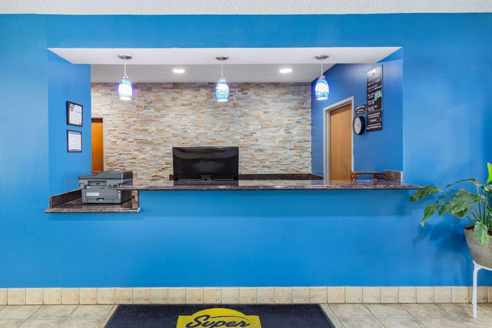 Imagen de los interiores del Hotel Super 8 by Wyndham Kokomo. Foto 15