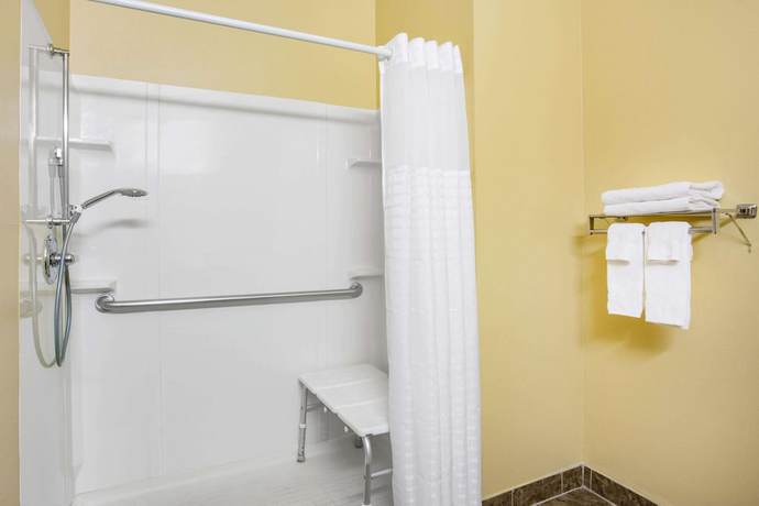 Imagen de la habitación del Hotel Super 8 by Wyndham Kokomo. Foto 8