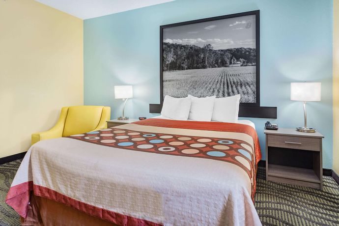 Imagen de la habitación del Hotel Super 8 by Wyndham Kokomo. Foto 12