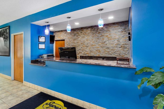 Imagen de los interiores del Hotel Super 8 by Wyndham Kokomo. Foto 17