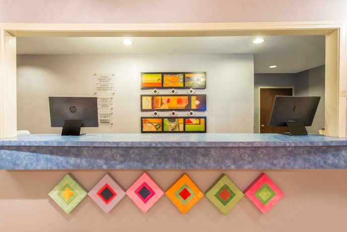 Imagen de los interiores del Hotel Super 8 by Wyndham Lake Charles/Sulphur. Foto 17
