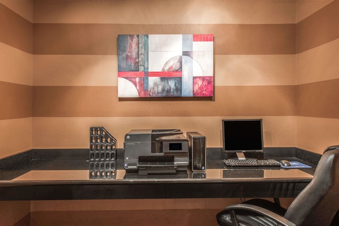 Imagen de los interiores del Hotel Super 8 by Wyndham Lake Charles/Sulphur. Foto 19