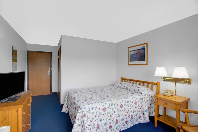 Imagen de la habitación del Hotel Super 8 by Wyndham Lake George/Warrensburg Area. Foto 5