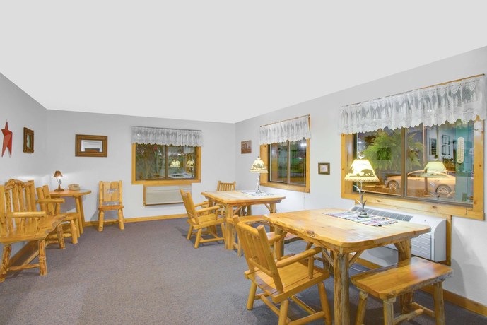 Imagen de los interiores del Hotel Super 8 by Wyndham Lake George/Warrensburg Area. Foto 17
