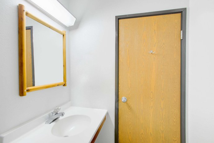 Imagen de la habitación del Hotel Super 8 by Wyndham Lake George/Warrensburg Area. Foto 12