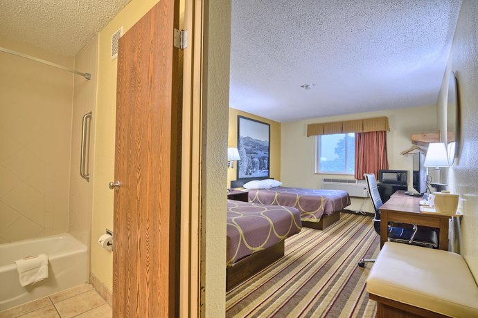 Imagen de la habitación del Hotel Super 8 by Wyndham Latham - Albany Airport. Foto 4