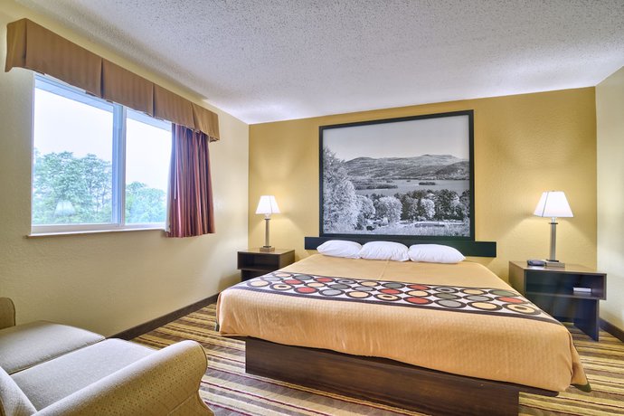Imagen de la habitación del Hotel Super 8 by Wyndham Latham - Albany Airport. Foto 17