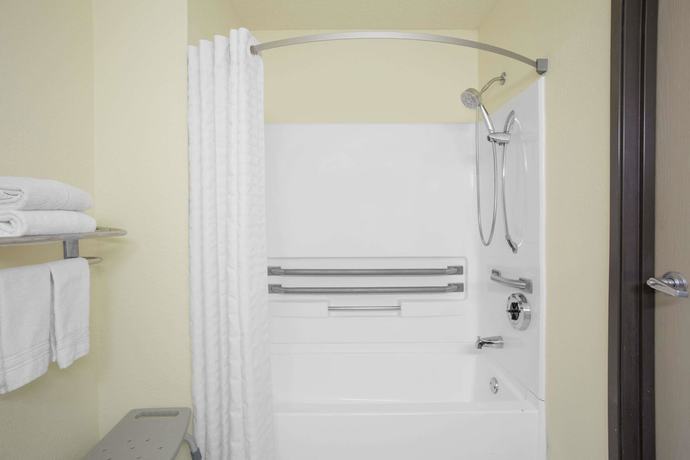 Imagen de la habitación del Hotel Super 8 by Wyndham Lewisburg. Foto 5