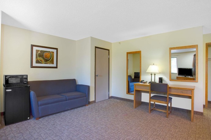 Imagen de la habitación del Hotel Super 8 by Wyndham Lewisburg. Foto 6