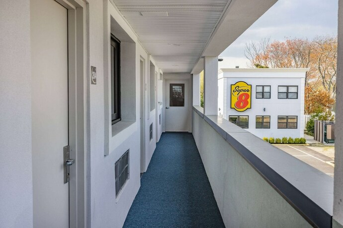 Imagen general del Hotel Super 8 by Wyndham Lindenhurst. Foto 3
