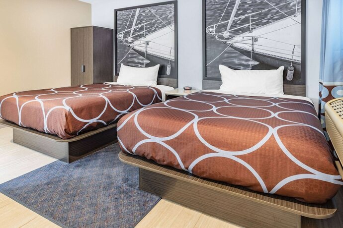Imagen de la habitación del Hotel Super 8 by Wyndham Lindenhurst. Foto 15