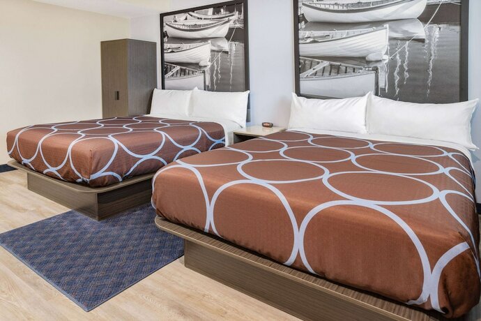 Imagen de la habitación del Hotel Super 8 by Wyndham Lindenhurst. Foto 16