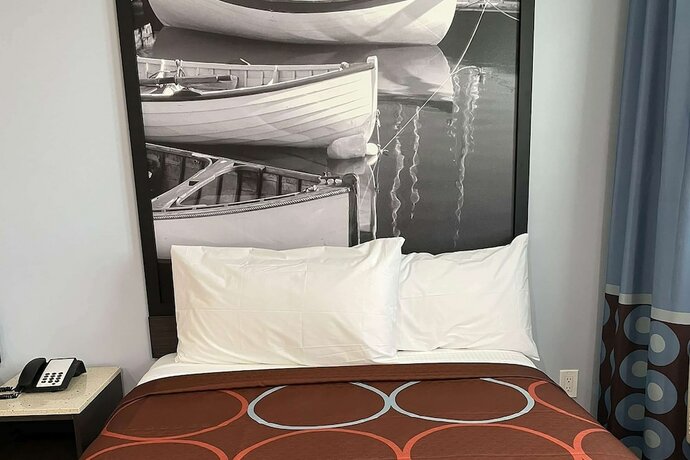 Imagen de la habitación del Hotel Super 8 by Wyndham Lindenhurst. Foto 18