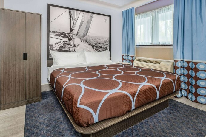 Imagen de la habitación del Hotel Super 8 by Wyndham Lindenhurst. Foto 20