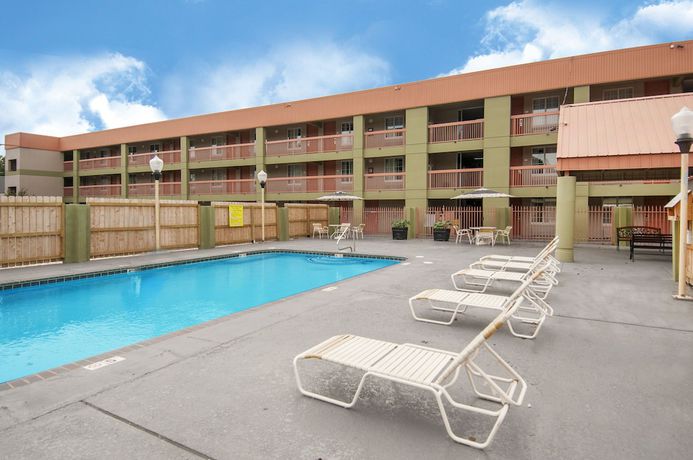 Imagen de la piscina del Hotel Super 8 by Wyndham Little Rock/Otter Creek. Foto 19