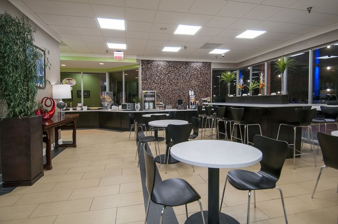Imagen del bar/restaurante del Hotel Super 8 by Wyndham Little Rock/Otter Creek. Foto 3