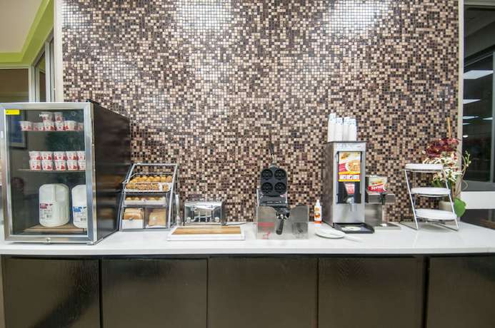 Imagen del bar/restaurante del Hotel Super 8 by Wyndham Little Rock/Otter Creek. Foto 4
