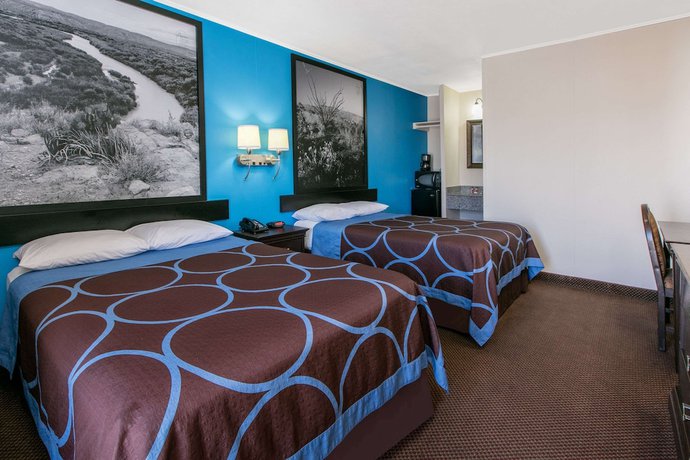 Imagen de la habitación del Hotel Super 8 by Wyndham Lubbock Civic Center North. Foto 4