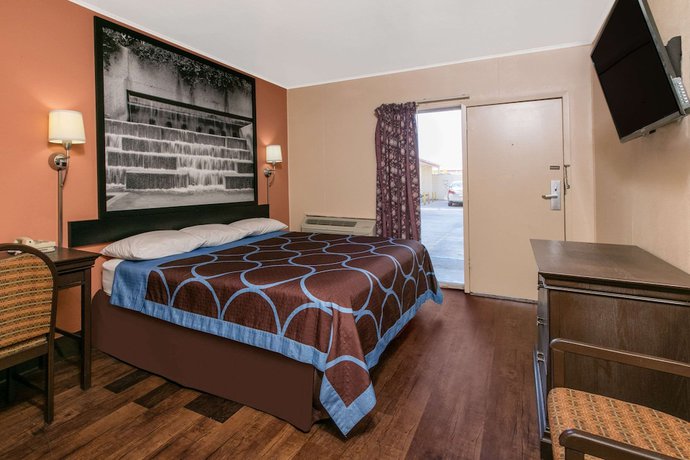 Imagen de la habitación del Hotel Super 8 by Wyndham Lubbock Civic Center North. Foto 6
