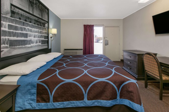 Imagen de la habitación del Hotel Super 8 by Wyndham Lubbock Civic Center North. Foto 8