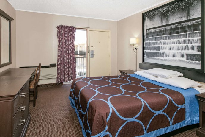 Imagen de la habitación del Hotel Super 8 by Wyndham Lubbock Civic Center North. Foto 10