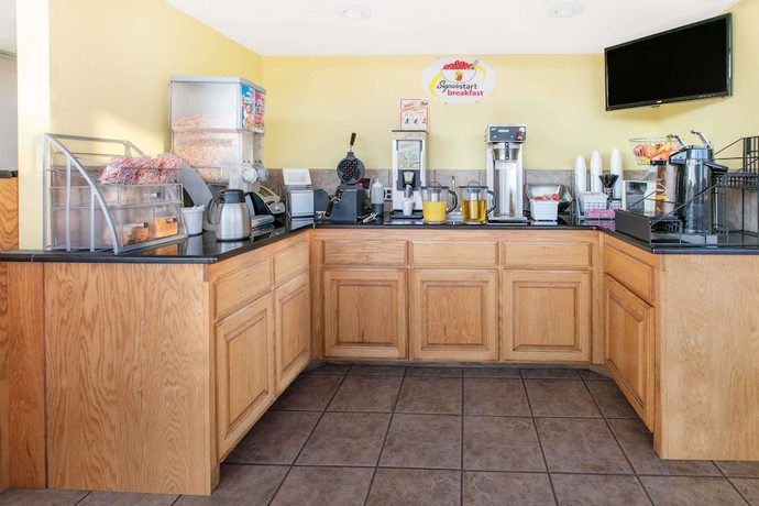 Imagen del bar/restaurante del Hotel Super 8 by Wyndham Lubbock Civic Center North. Foto 3