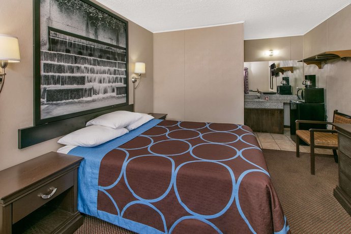 Imagen de la habitación del Hotel Super 8 by Wyndham Lubbock Civic Center North. Foto 12