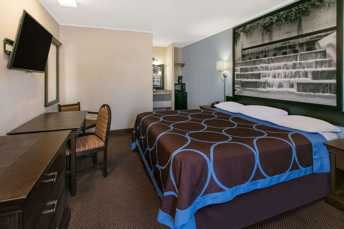 Imagen de la habitación del Hotel Super 8 by Wyndham Lubbock Civic Center North. Foto 13