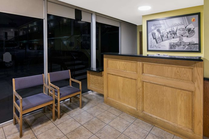 Imagen de los interiores del Hotel Super 8 by Wyndham Lubbock Civic Center North. Foto 16