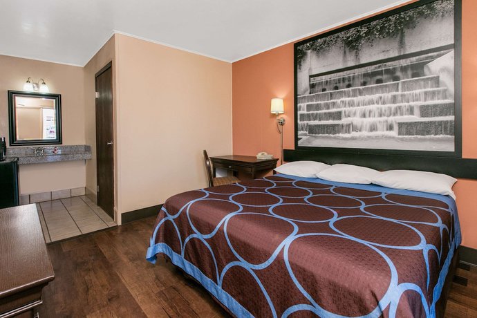 Imagen de la habitación del Hotel Super 8 by Wyndham Lubbock Civic Center North. Foto 14