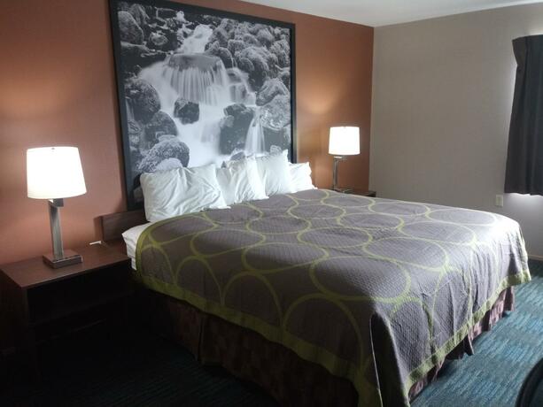 Imagen de la habitación del Hotel Super 8 by Wyndham Lynnwood. Foto 3