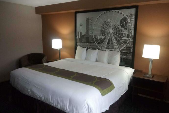 Imagen de la habitación del Hotel Super 8 by Wyndham Lynnwood. Foto 12