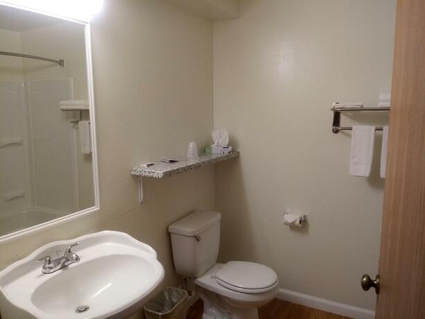 Imagen de la habitación del Hotel Super 8 by Wyndham Lynnwood. Foto 15