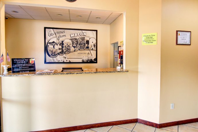 Imagen de los interiores del Hotel Super 8 by Wyndham Macon West. Foto 17
