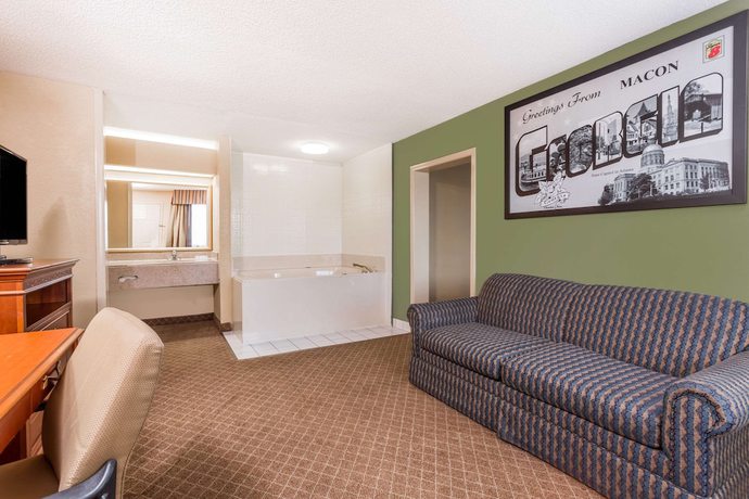 Imagen de la habitación del Hotel Super 8 by Wyndham Macon West. Foto 9