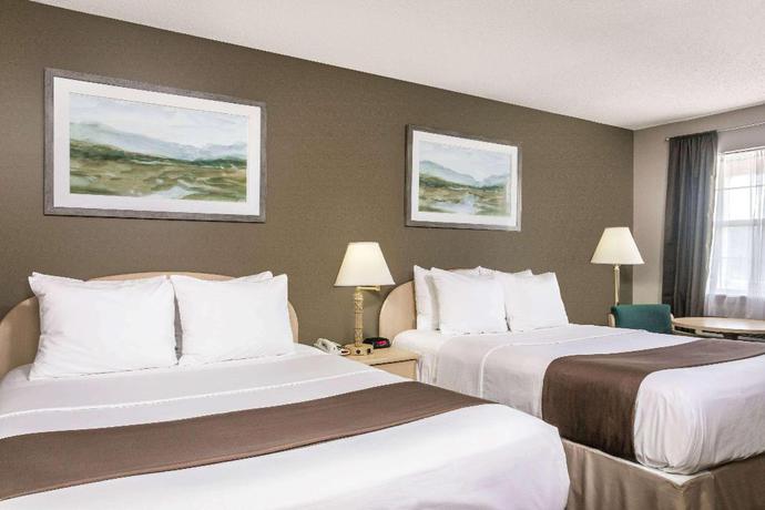 Imagen de la habitación del Hotel Super 8 by Wyndham Madison. Foto 5